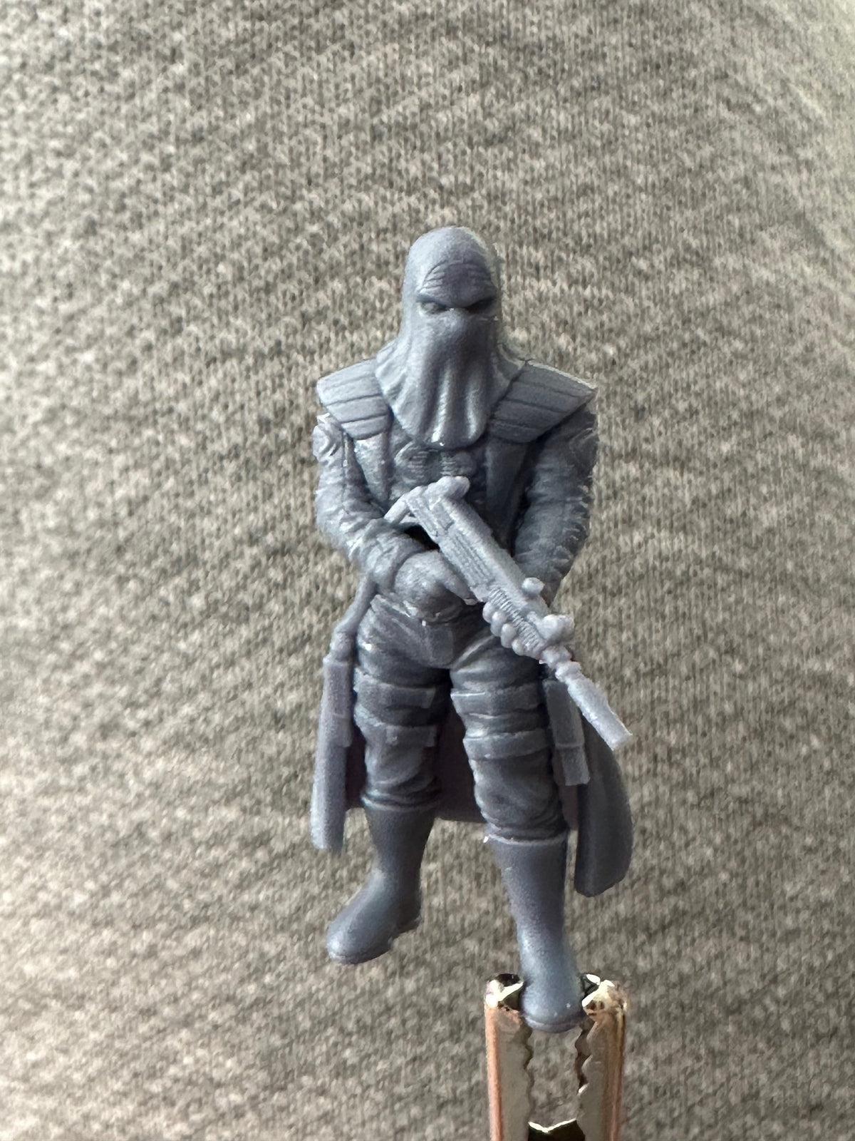 hooded commander - 35mm Scale DnD Miniature | Dungeons and Dragons | RN Estudio