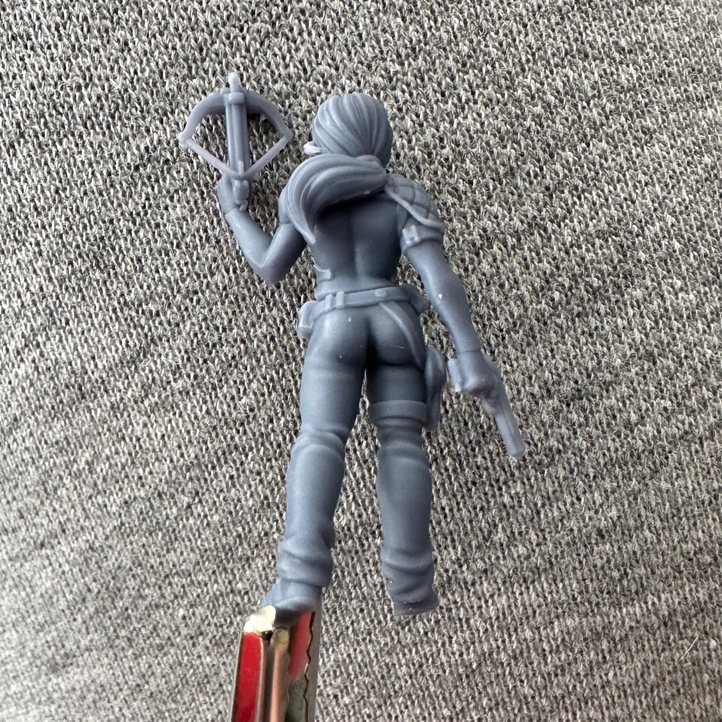 crossbow girl - 35mm Scale DnD Miniature | Dungeons and Dragons | RN Estudio |