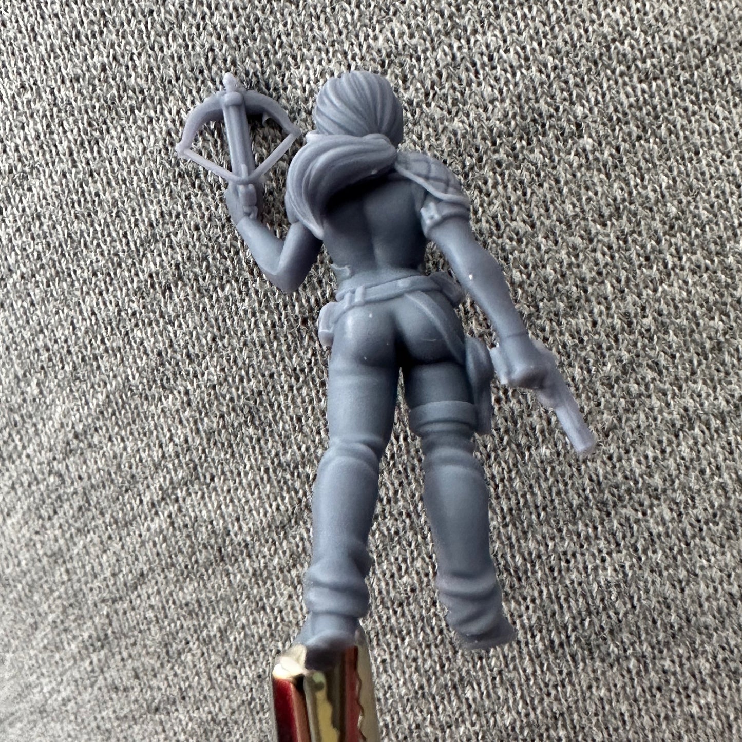 crossbow girl - 35mm Scale DnD Miniature | Dungeons and Dragons | RN Estudio |