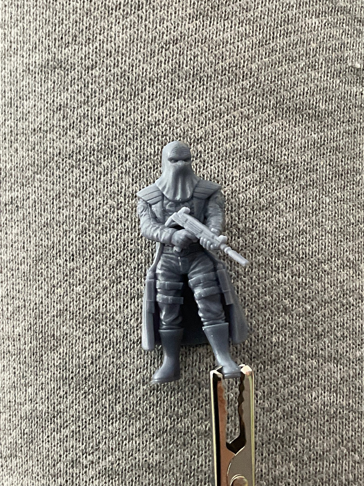hooded commander - 35mm Scale DnD Miniature | Dungeons and Dragons | RN Estudio