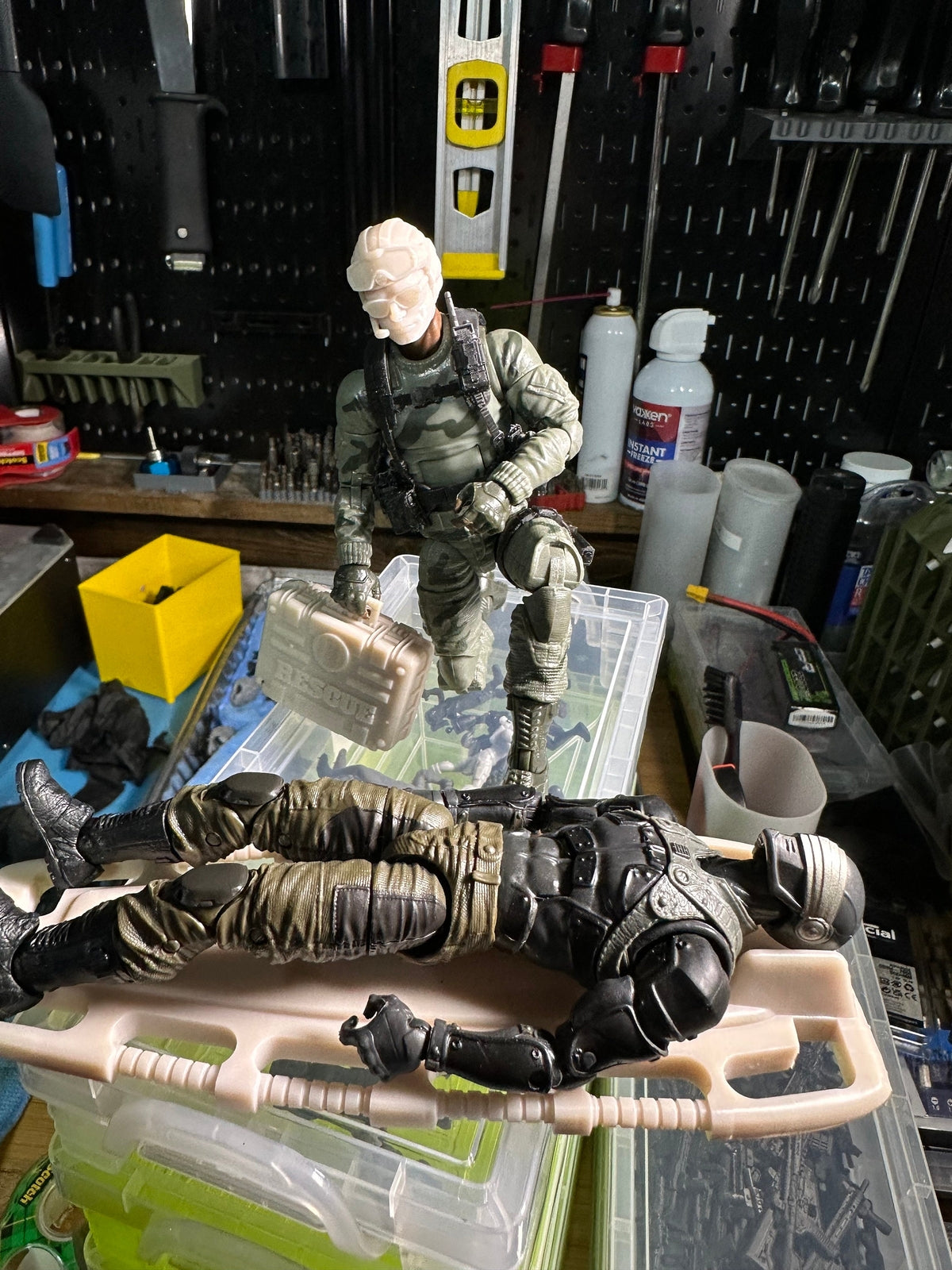 GI Joe Lifeline Medic kit, head, stretcher and case GI Joe Classified 1/12 scal