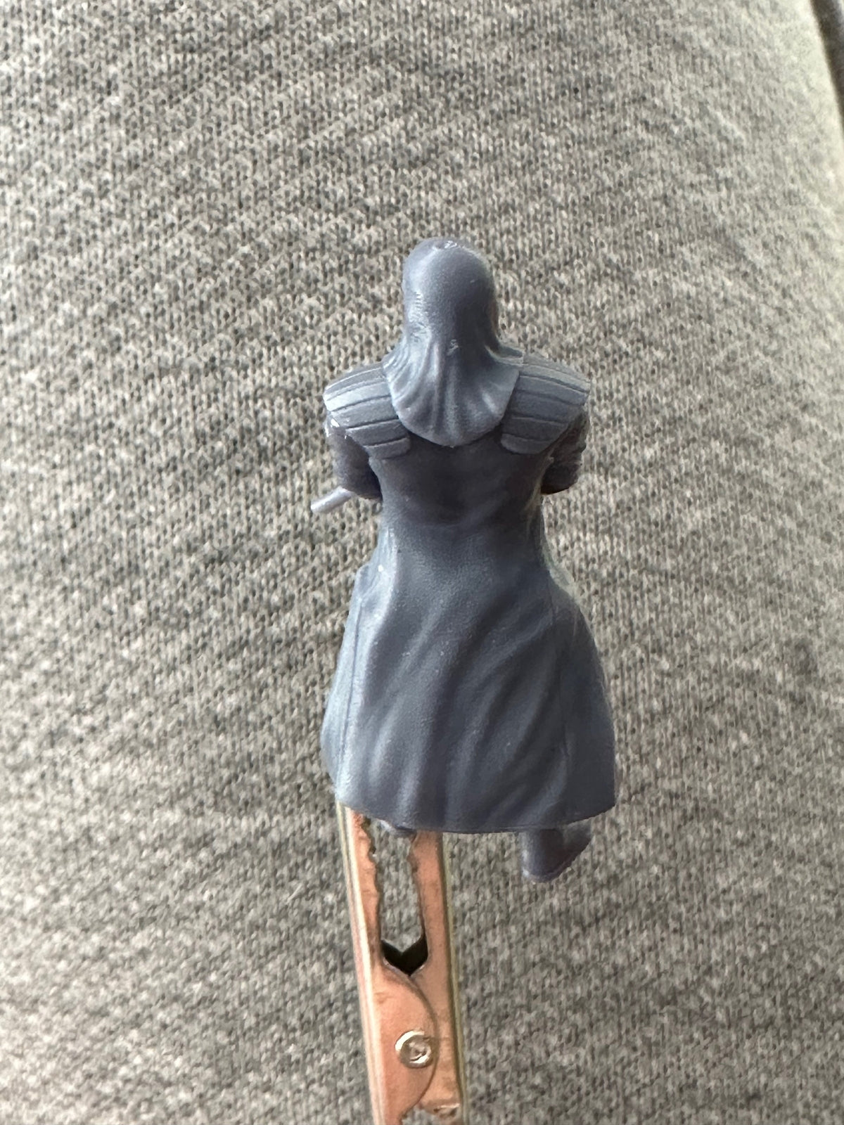 hooded commander - 35mm Scale DnD Miniature | Dungeons and Dragons | RN Estudio