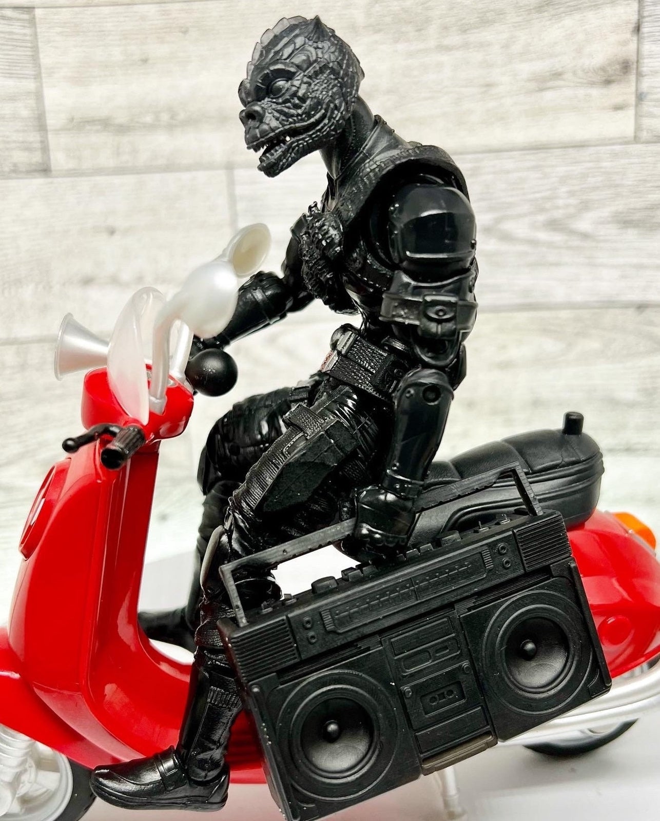 1/12 mini retro boombox suitcase for Action figures, GI Joe, marvel legends, bl